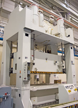 Stock Straightside Press, AIDA NST-400