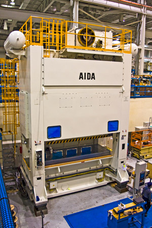 Stock Straightside Servo Press, AIDA NST-8000(D)